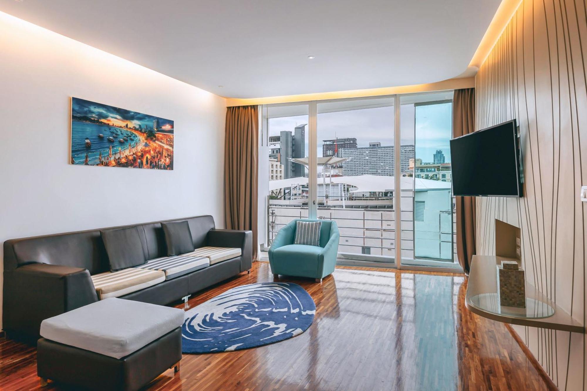 Hotel Baraquda Heeton Pattaya By Compass Hospitality エクステリア 写真